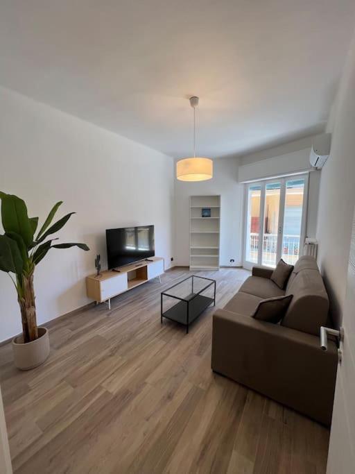 Borgo Marina Apartments Imperia Bagian luar foto